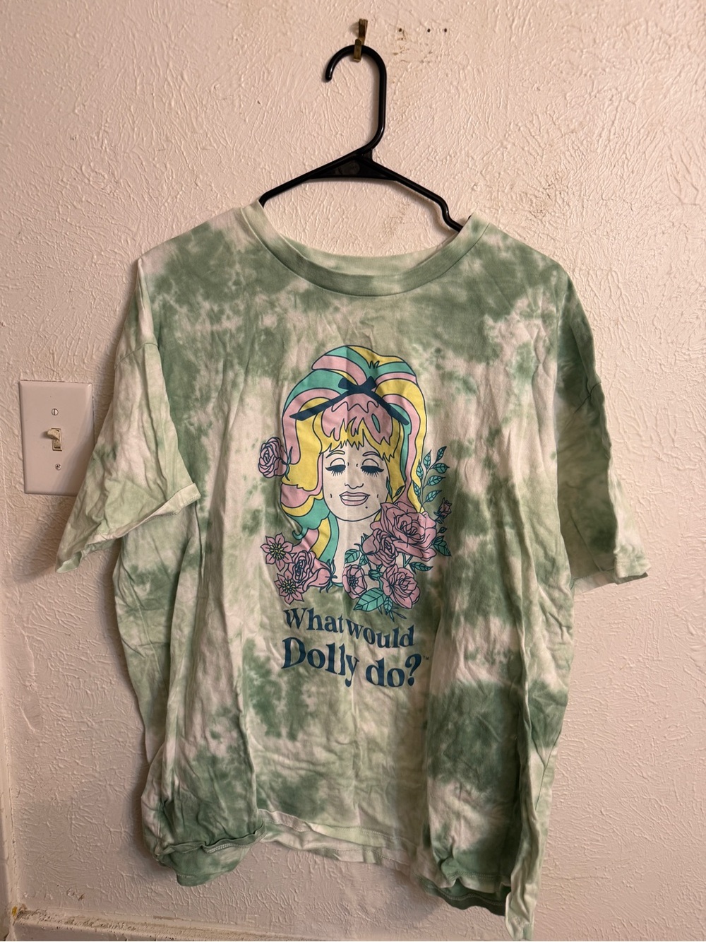 Women’s Green Tie-Dye Dolly Graphic Tee